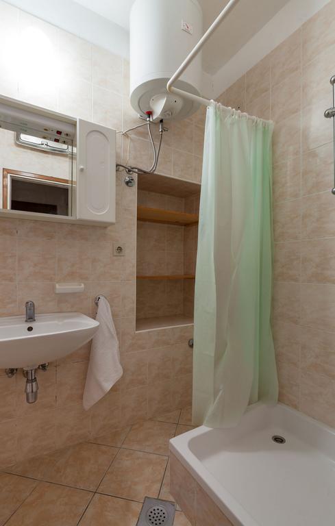 Apartments Nena พิสัก ภายนอก รูปภาพ